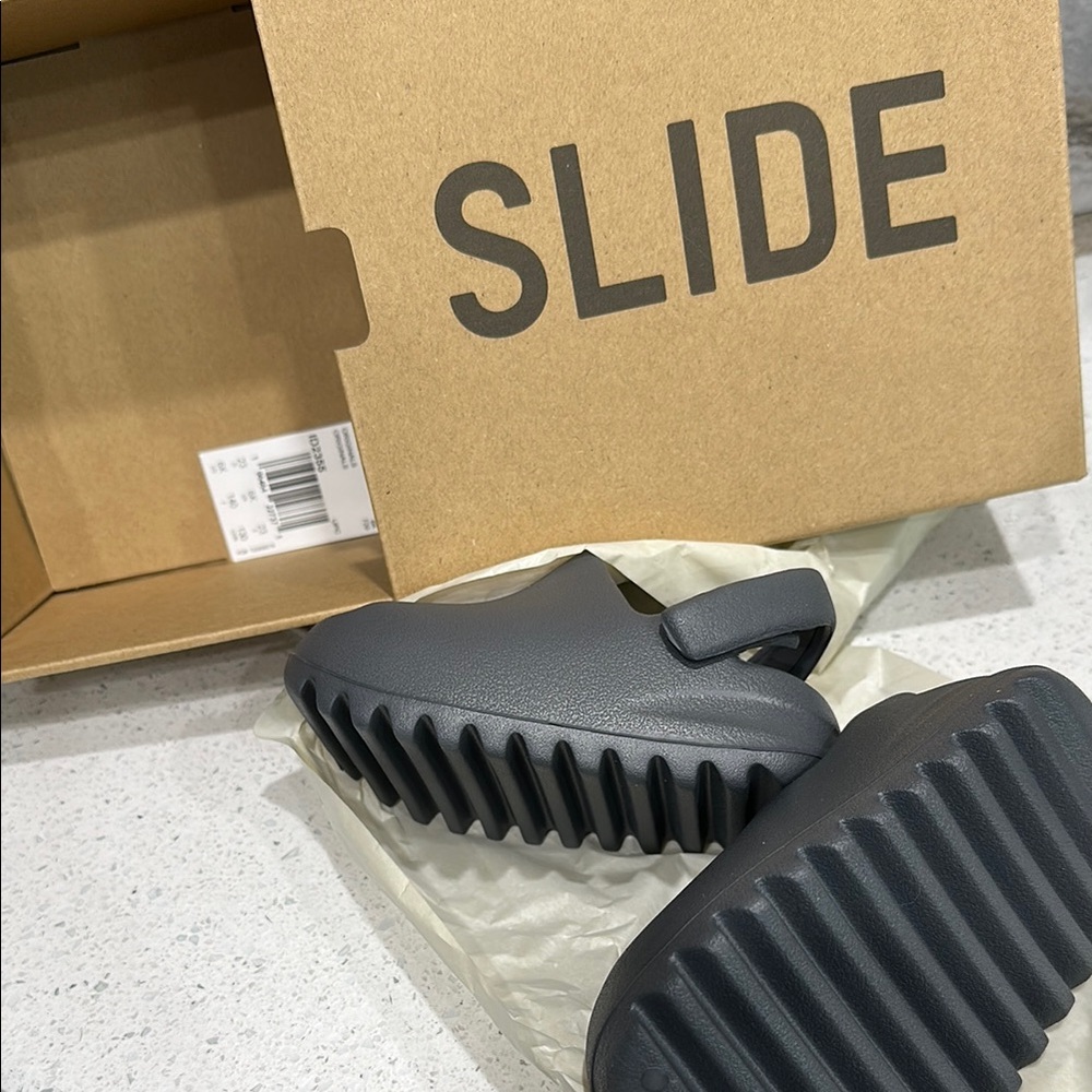 Yeezy Black Slippers with Molded Foam and Ventilation - Picture 5 of 7